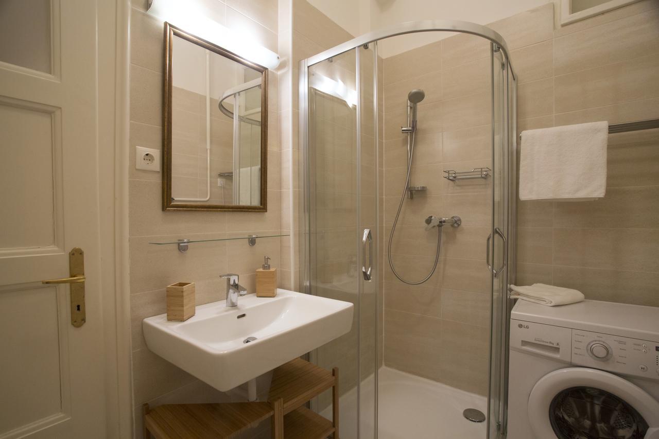 Opus Prime Apartment Budapest Bagian luar foto